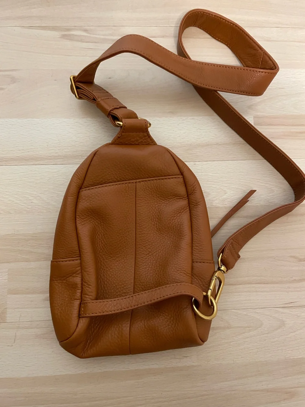 EXCELLENT Hobo Fern Sling Crossbody in a Caramel / Honey Color - Picture 2 of 14